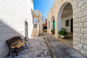 Cina Apartments