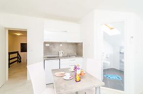 Cina Apartments