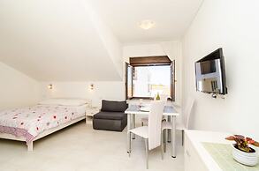 Cina Apartments