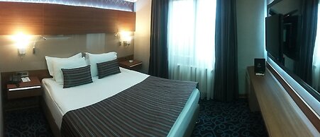 Saffron Hotel