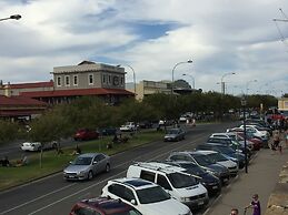 Semaphore Splash Apartments
