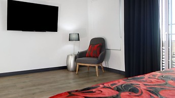 Semaphore Splash Apartments