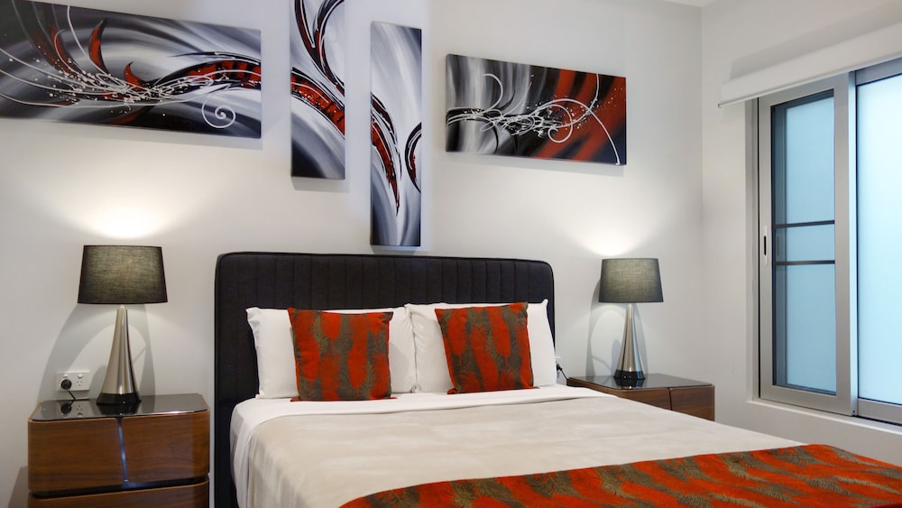 Semaphore Splash Apartments