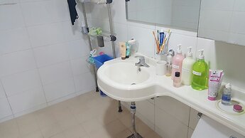 Happy Tree Guesthouse - Hostel