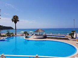 Cala Petrosa Resort