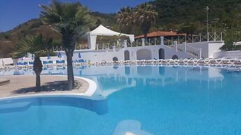 Cala Petrosa Resort