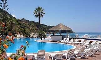 Cala Petrosa Resort