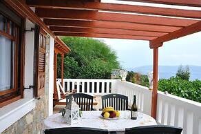 Anatoli Villa