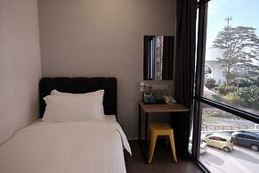 B Lot Hotel