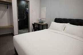 B Lot Hotel