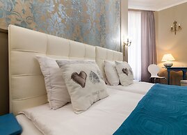 Family Residence Boutique Hotel