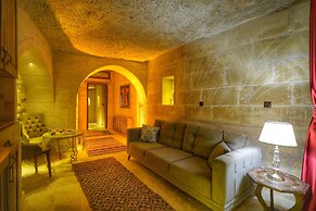 Takaev Cave House