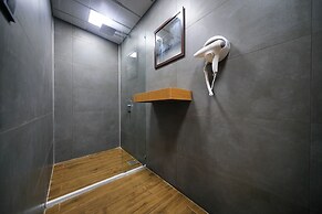 Takaev Cave House