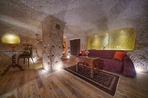 Takaev Cave House