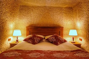 Takaev Cave House