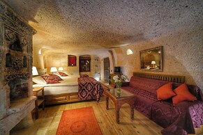 Takaev Cave House