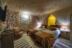 Takaev Cave House