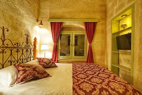 Takaev Cave House