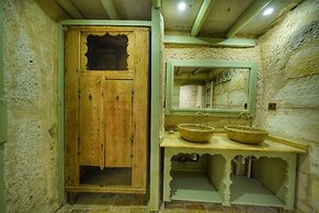 Takaev Cave House