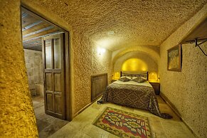 Takaev Cave House