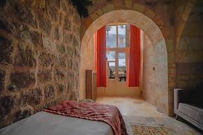 Takaev Cave House
