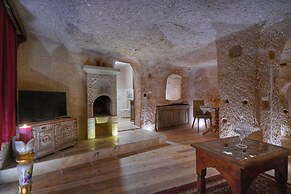 Takaev Cave House
