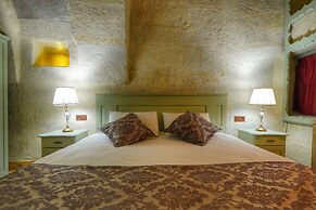Takaev Cave House