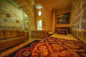 Takaev Cave House