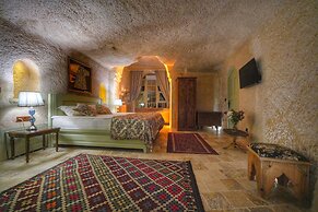 Takaev Cave House