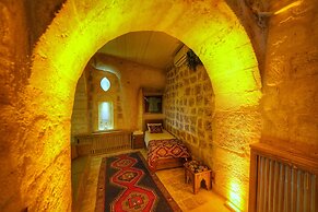 Takaev Cave House