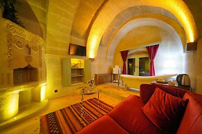 Takaev Cave House