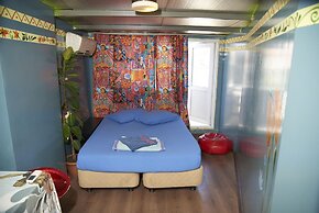 Chilloutlya Hostel&Bar