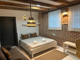 Attalos Suites Hotel
