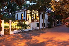 Orhan Kutbay'in Evi Turyolu Cafe Pansiyon