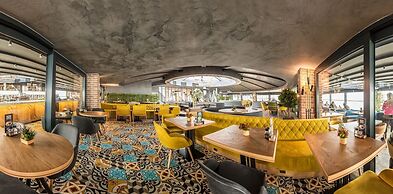 Sinema Hotel