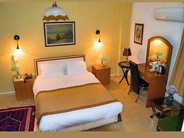 Yunus Hotel