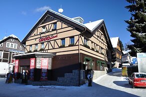 Grand Apartments