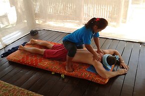 Lanta Castaway Beach Resort