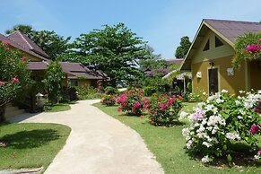 Lanta Castaway Beach Resort