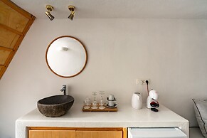 Akron Cliff Suite