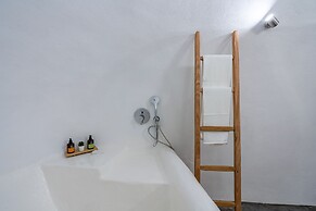 Akron Cliff Suite
