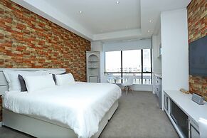 Sandton Skye Unit 702