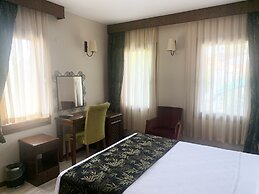 Mitos Hotel