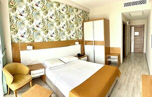 Hotel Santana Life
