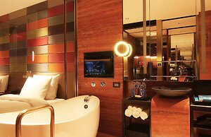 H2O Hotel