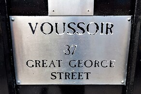 Voussoir Apartments