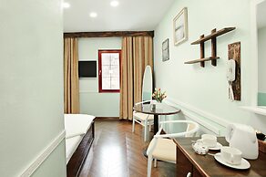 Lampa Hotel