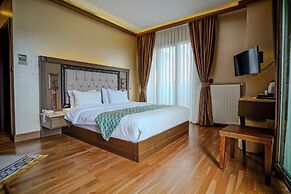 Sera Lake Resort Hotel Spa & Aparts