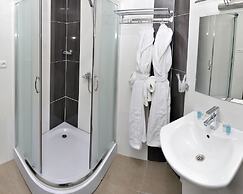 L Plaza Hotel