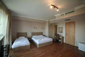 L Plaza Hotel